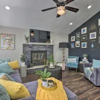 Fire Pit + Furnished Deck: Serene Tobyhanna Escape, hotel v mestu Tobyhanna