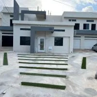 Joy Estate Rooftop Pool n View unit #1, Hotel in Falmouth