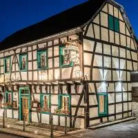 Land-Hotel Zum Schwan, Garni E-Ladestationen, Nähe Phantasialand Nähe Palmenparadies Euskirchen, hotel v destinácii Weilerswist