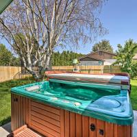 Lovely Twin Falls Home with Private Hot Tub!、ツインフォールズにあるJoslin Field - Magic Valley Regional - TWFの周辺ホテル
