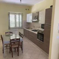 Confortevole e Luminoso Appartamento 100mq a Falerna con Vista sul Paese e sul Promontorio con Free WiFi Free Parking e Smart TV, hotel em Falerna