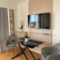 Panoramic View Studio - 15 min from Paris, hotel em Joinville-le-Pont