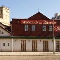 Malomudvar Étterem Cukrászda Panzió és Rendezvényház, hotel in Gyöngyös