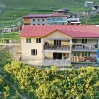guest house caucasioni, hotel din Adishi