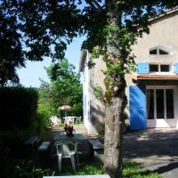 Maison de 3 chambres avec jardin clos a Lacrouzette, Hotel in Lacrouzette