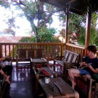 Teak house, hotel di Kotagede, Timuran