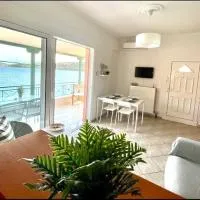 Seaside Apartment in Glyfada-Trizonia、Glyfada Fokidasのホテル