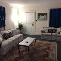 3 bedroom one bathroom townhouse - 20B Elm street Charlton Heights WV 25040, Hotel in Glen Ferris