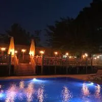 Dream Town Hotel&Restaurant، فندق في كيمير