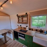 Rusty - Shepherds hut sleeps up to 4