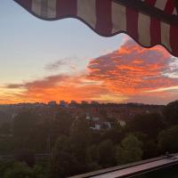 Beautiful sunset from 7th floor! 2bedrooms/balcony/free parking and bikes