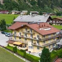 Apartments zur Sonne, hotel i Neustift im Stubaital