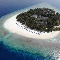 Malahini Kuda Bandos Special Offer Begin your island escape with ease airport pick up and return by shared speedboat at just USD 50 per person stays stay untill end August, hotel em Bandos