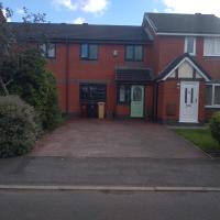 Beautiful 2-Bed House in Bolton with free parking