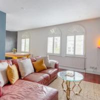 Stylish 2 Bedroom Apartment beside Putney station, hotel in London