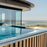 Ostend penthouse beach view private pool, hotel in: Vuurtorenwijk, Oostende