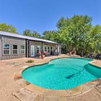 Spacious Palo Pinto Home Private Dock and Pool, מלון ליד Eastland Municipal - ETN, Palo Pinto