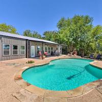 Spacious Palo Pinto Home Private Dock and Pool, hotel near Eastland Municipal Airport - ETN, Palo Pinto
