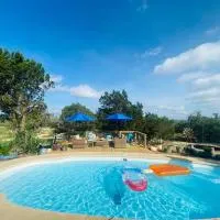 Cottage with Hot Tub and Pool Bandera, TX., hotel em Bandera