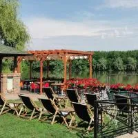 RiverFood&Party centar aktivnog odmora, hotel en Beočin