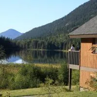 Alpine Meadows Resort, hotel em Little Fort