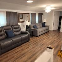 3 Bed 3 Bath House, Conveniently close to everything, Smart Tvs in all rooms whole house to yourself, hotel near Craven County Regional - EWN, New Bern