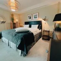 Pieni lomahuoneisto ja ulkoporeallas, hotel di Mynämäki