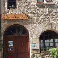 Chambre d'hôte Au Jardin Le clos des vins d'Anges: Saint-Pierre-des-Champs şehrinde bir otel