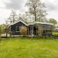Buiten Huisje aan de Vaart 1, хотел в Matsloot