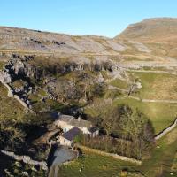 Crina Bottom - Offgrid Mountain Escape in the Yorkshire Dales National Park