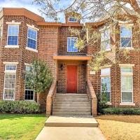 New Listing by SuperHost! Walk to Texas Tech!