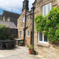 Grade II Listed House near Chatsworth, hotel in Great Rowsley