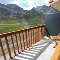 Superbe 3 pieces vue panoramique pied des pistes、ラ・モンジーのホテル
