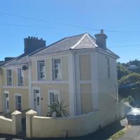 The Bonting beautiful three bed townhouse near harbour and beach