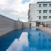 Urbanview Hotel Newton Riau Bandung by RedDoorz, hotel in Riau Street, Bandung