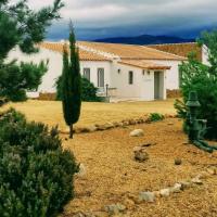 2-Bed Villa with pool garden & parking near Seron