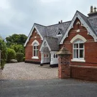 Garden Double Room with own door access and bathroom, hotel en Rostrevor