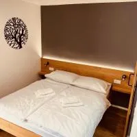 PJ Hotel Cerklje - 5min to Airport - Free Parking, hotel Cerklje na Gorenjskemben