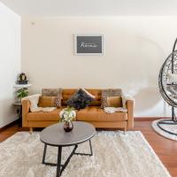 Luxe apt with parking & garden in wilrijk antwerp, hotel in Wilrijk, Antwerp