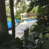 Lovely & Cozy 2 Bedrooms Apartment Pool View