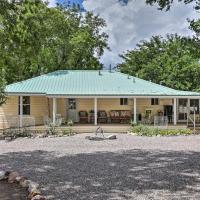 Outdoorsy Caliente Retreat with Screened Porch, hotel di Caliente