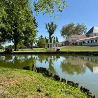Domaine de Roullet, hotel din Roullet