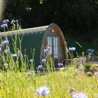 2 Bed Pod Cabin-Sleeps 2-Pets-Garden-Mtn View, Hotel in Omagh