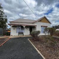 The Crooked Cottage, hotel poblíž Letiště Warracknabeal - WKB, Murtoa