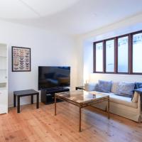 Sanders Park - One-Bedroom Apartment Near a Huge City Park