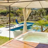 Sítio com SPA, lareira e piscina - Piranguinho, MG, Hotel in Piranguinho