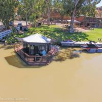 The Hex - Floating accommodation, hotel in Mannum