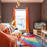 Art-Filled Bohemian 1 Bedroom Apt 2 Beds Colourful Praise Inn Apartment