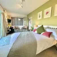 Beautiful Garden Room with Private Entrance, hotel v destinaci Kingsbridge