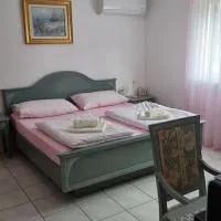 A u r o r a Central Room climatizzata vicino FFS, hotell sihtkohas Cadenazzo